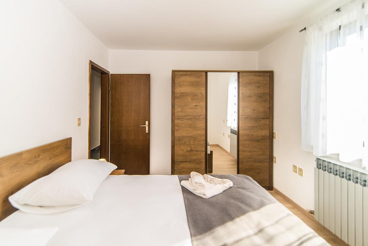 Apartments Dino Пореч Екстер'єр фото