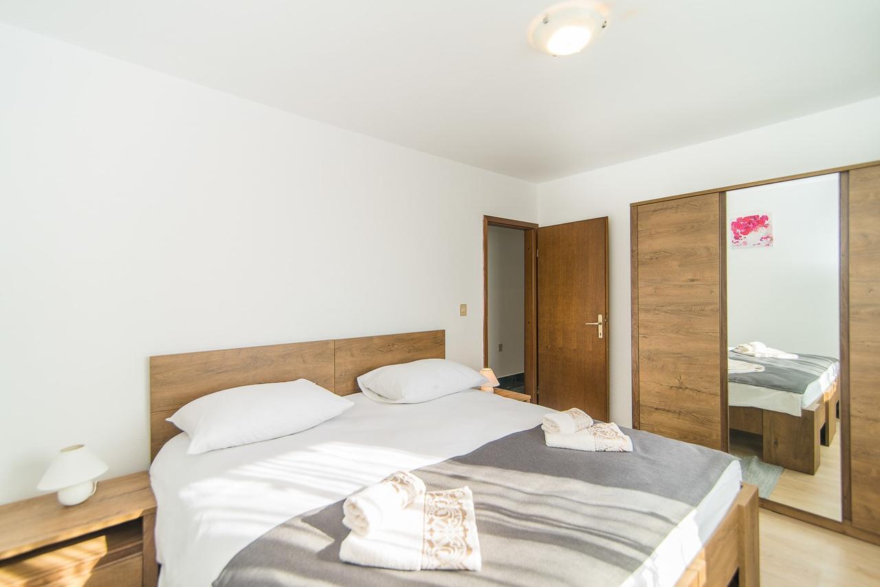 Apartments Dino Пореч Екстер'єр фото