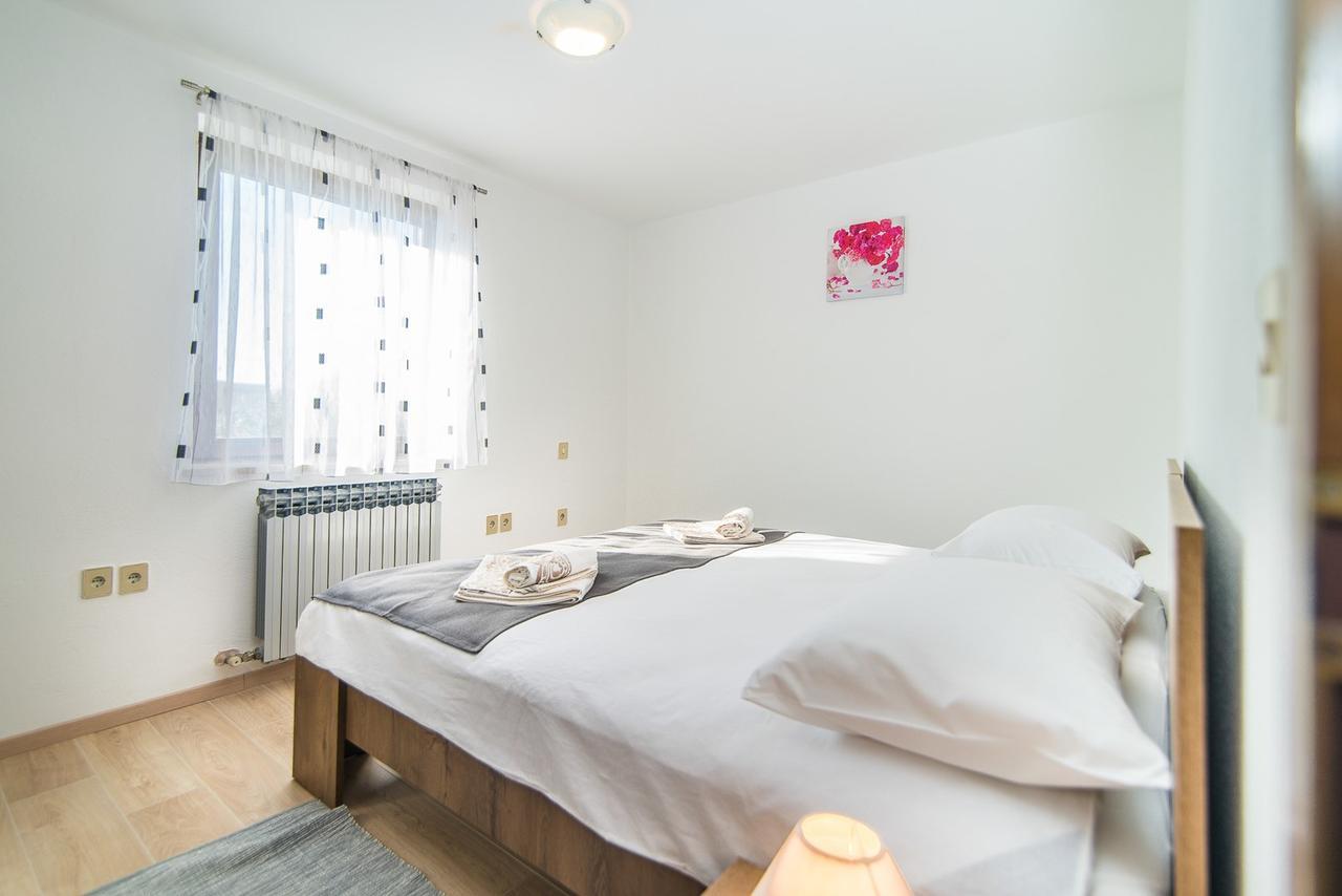 Apartments Dino Пореч Екстер'єр фото