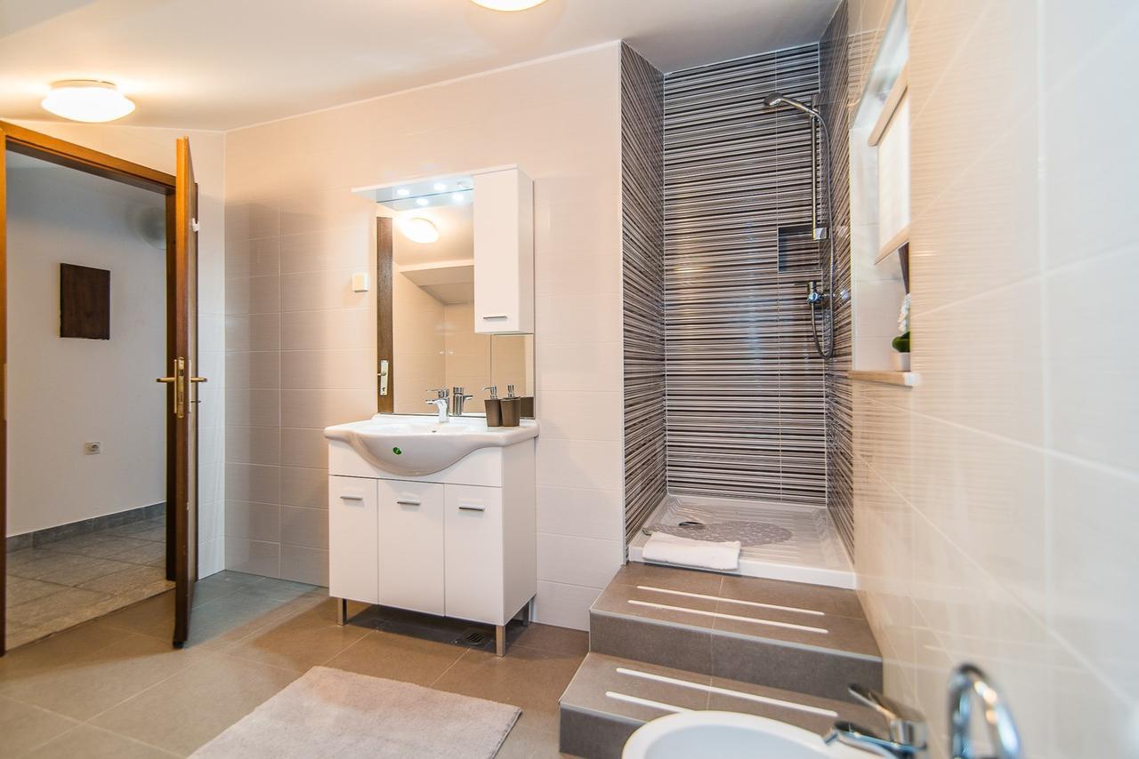 Apartments Dino Пореч Екстер'єр фото