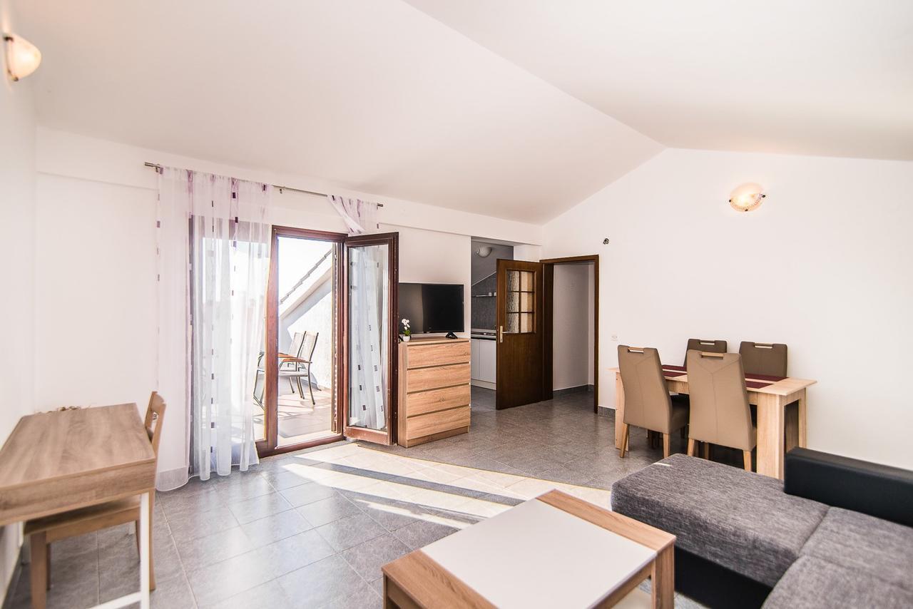 Apartments Dino Пореч Екстер'єр фото