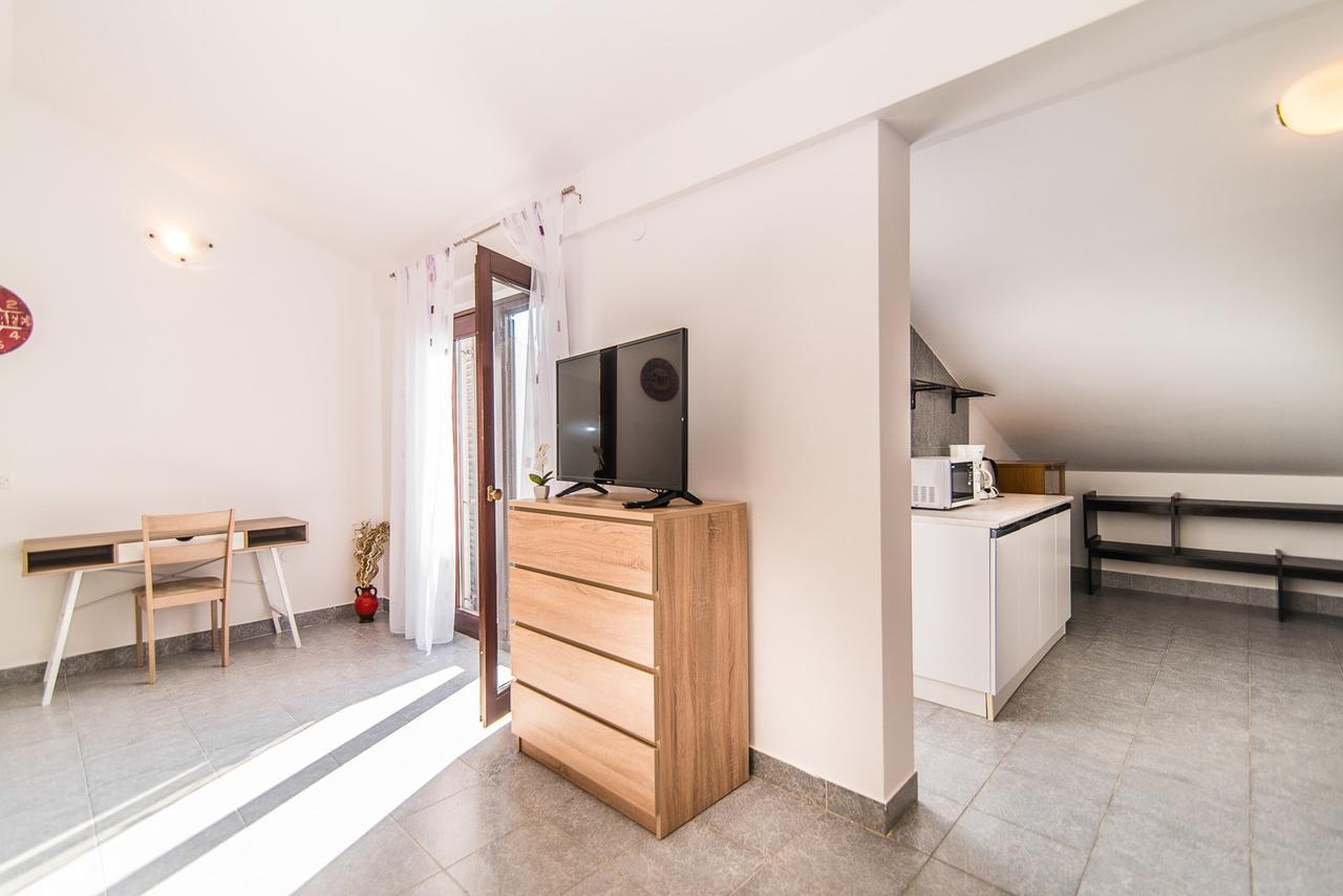 Apartments Dino Пореч Екстер'єр фото