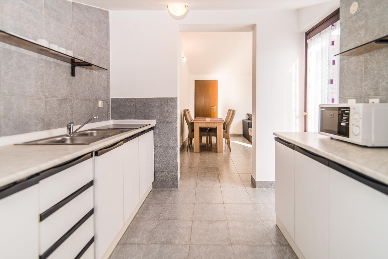Apartments Dino Пореч Екстер'єр фото