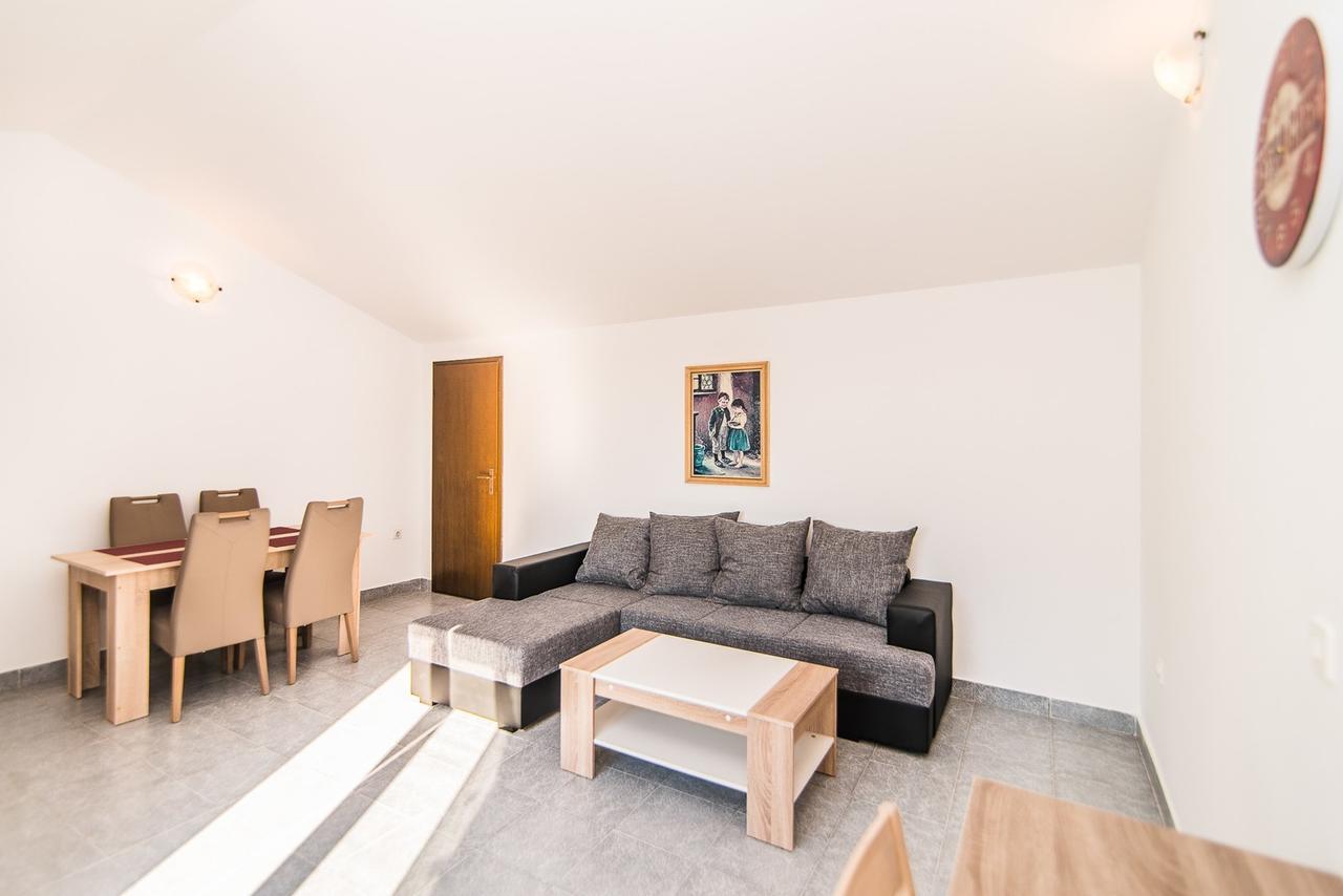 Apartments Dino Пореч Екстер'єр фото