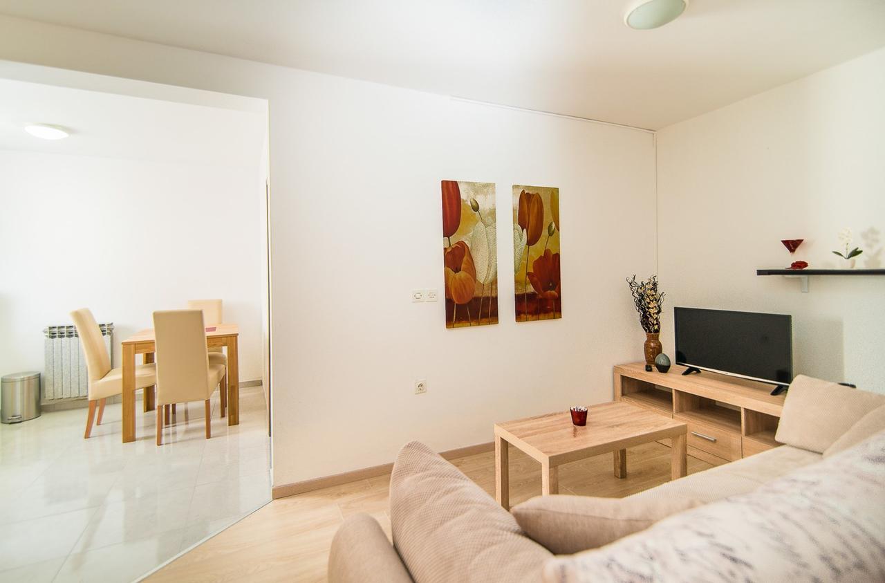 Apartments Dino Пореч Екстер'єр фото