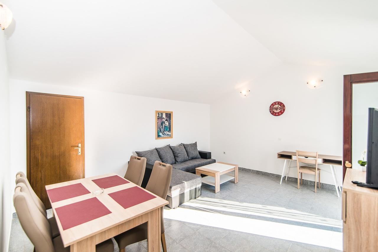 Apartments Dino Пореч Екстер'єр фото