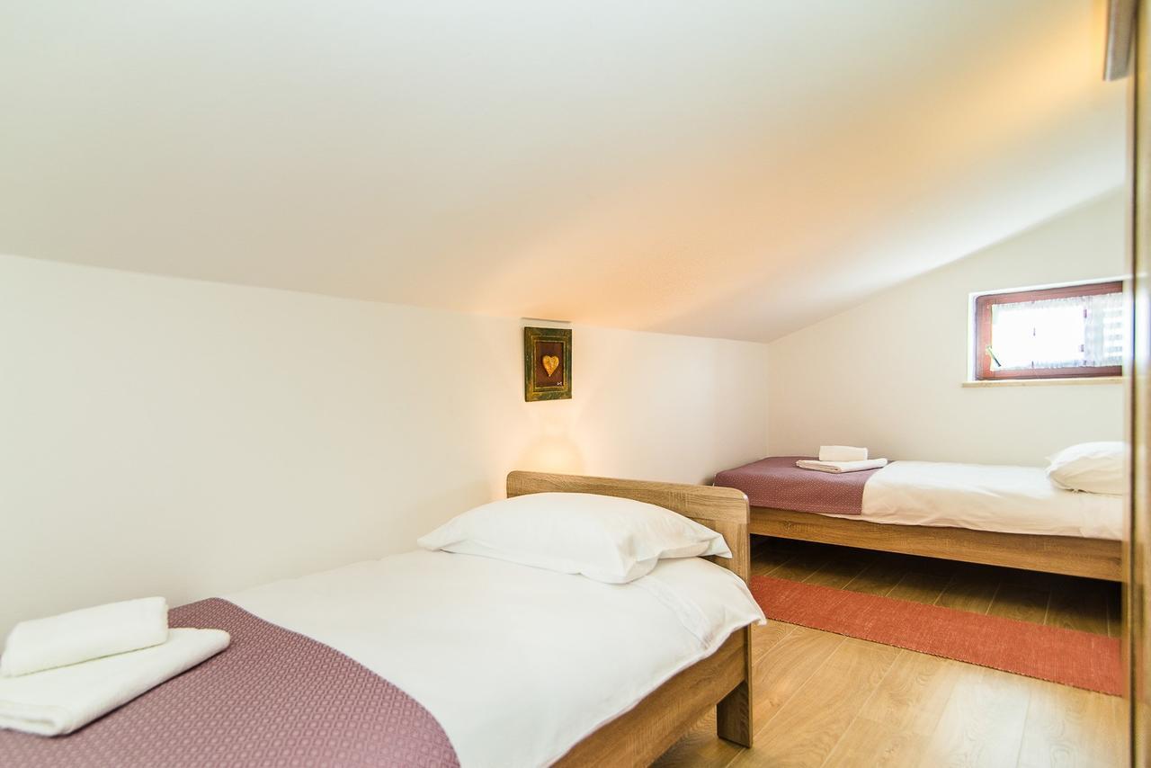 Apartments Dino Пореч Екстер'єр фото