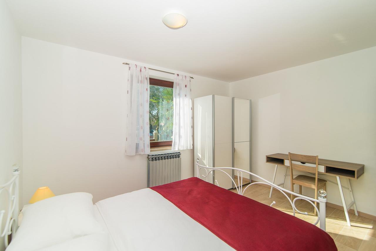 Apartments Dino Пореч Екстер'єр фото