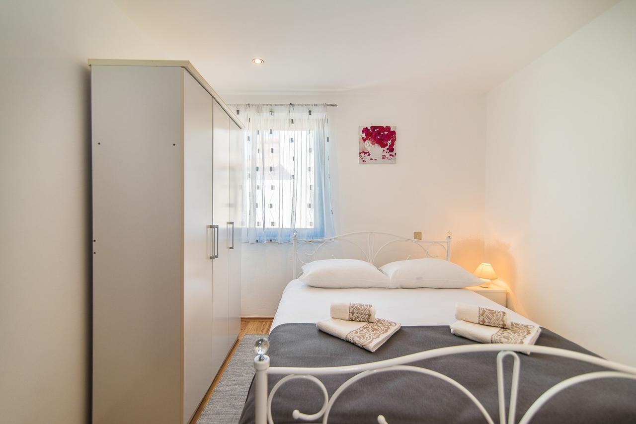 Apartments Dino Пореч Екстер'єр фото