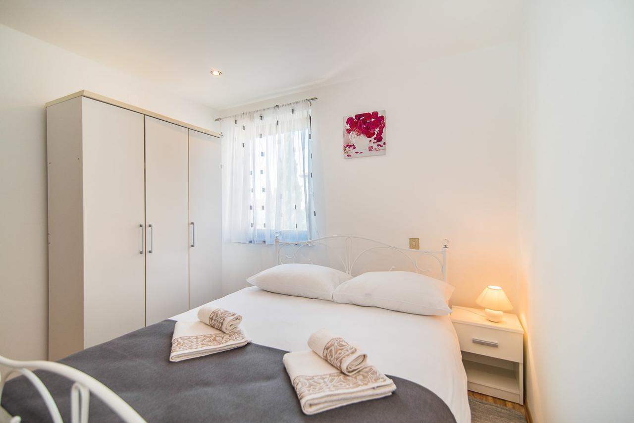 Apartments Dino Пореч Екстер'єр фото